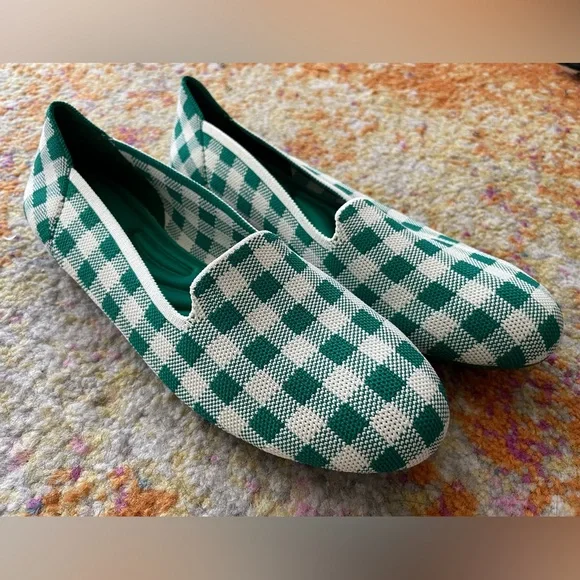 NEW- Women’s size 9.5 (Euro size 41) green flat slip-on shoes. Squishy insole! - Picture 2 of 6